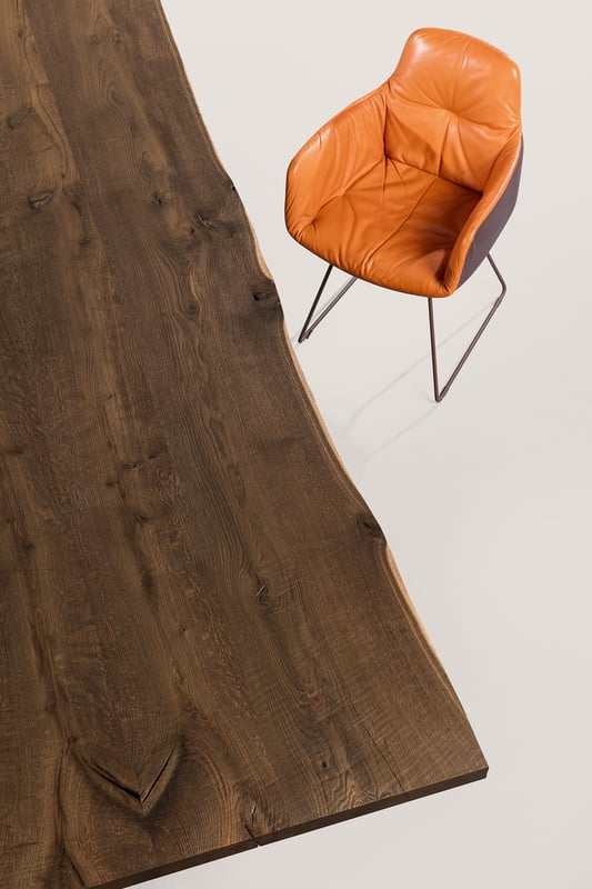 janua_sk04_komposit_tisch_indoor_geraeuchert_holz_eiche_natur_stahl_tiefschwarz_e_03