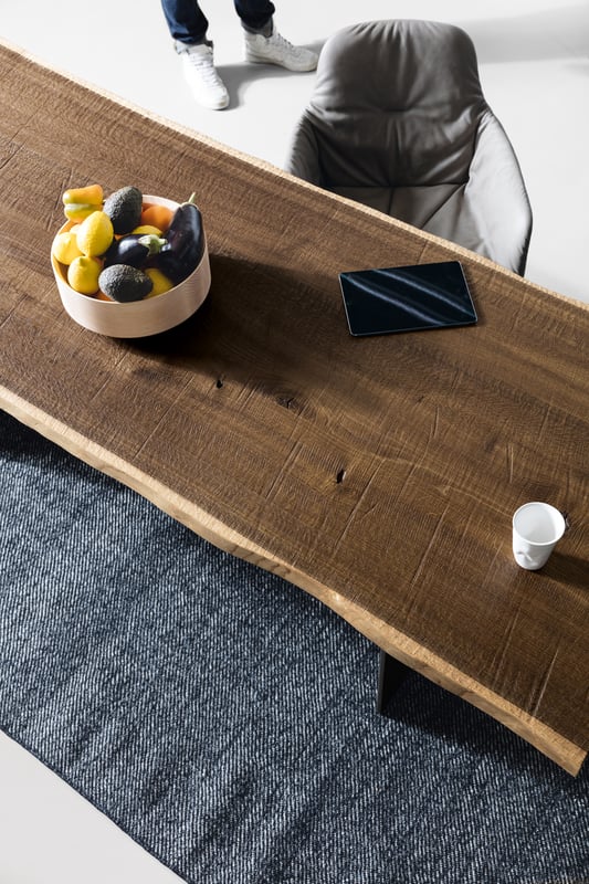 janua_sk04_komposit_tisch_indoor_geraeuchert_holz_eiche_natur_stahl_tiefschwarz_e_07