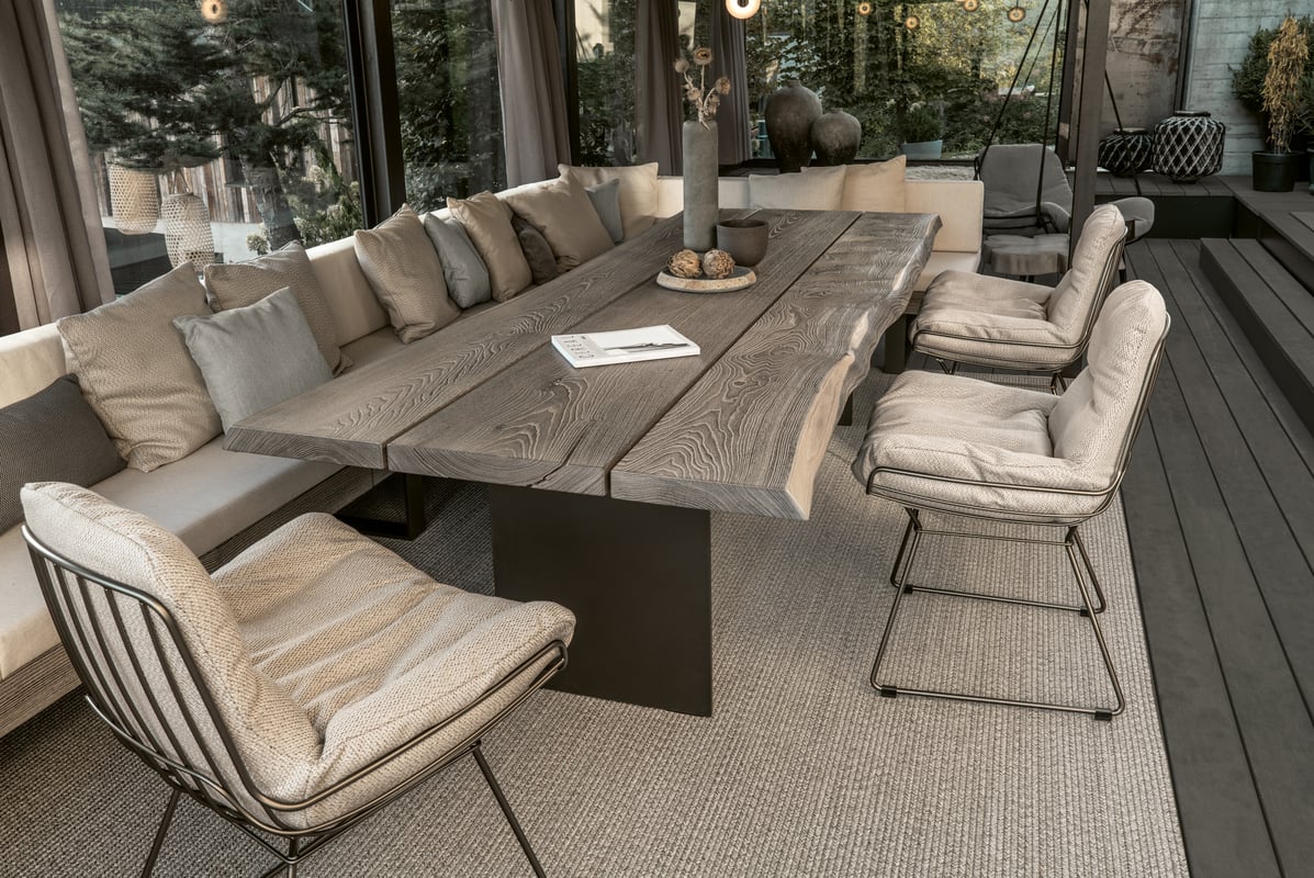 janua_sk04_komposit_tisch_outdoor_holz_kastanie_ton_sand_edelstahl_bronze_lasur_e_02
