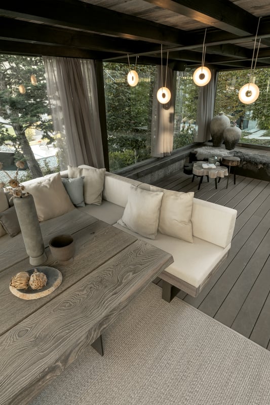 janua_sk04_komposit_tisch_outdoor_holz_kastanie_ton_sand_edelstahl_bronze_lasur_e_04