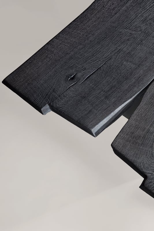 janua_sk08_butterfly_tisch_indoor_gekoehlt_holz_eiche_ton_grau_stahl_tiefschwarz_e_05