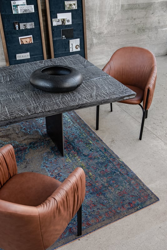 janua_sk08_butterfly_tisch_indoor_gekoehlt_holz_eiche_ton_grau_stahl_tiefschwarz_e_07
