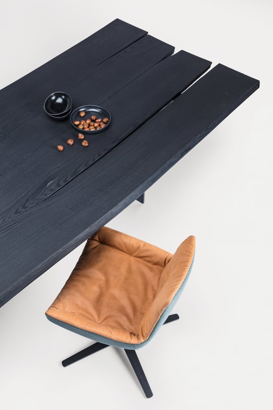 janua_sk08_butterfly_tisch_indoor_gekoehlt_holz_eiche_ton_schwarz_stahl_tiefschwarz_e_04