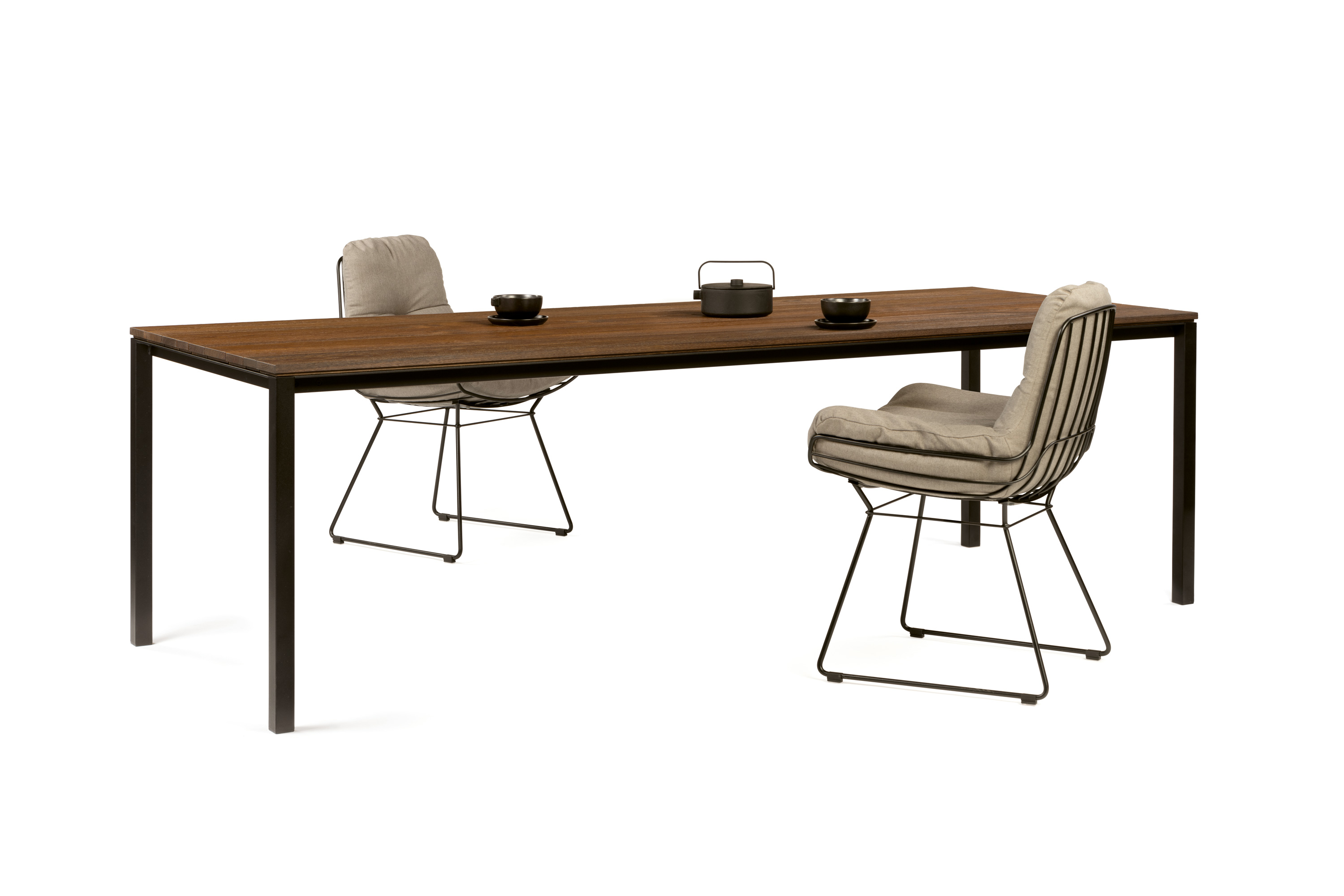 janua_s600_cpsdesign_tisch_outdoor_holz_kastanie_ton_marone_edelstahl_tiefschwarz_f_01