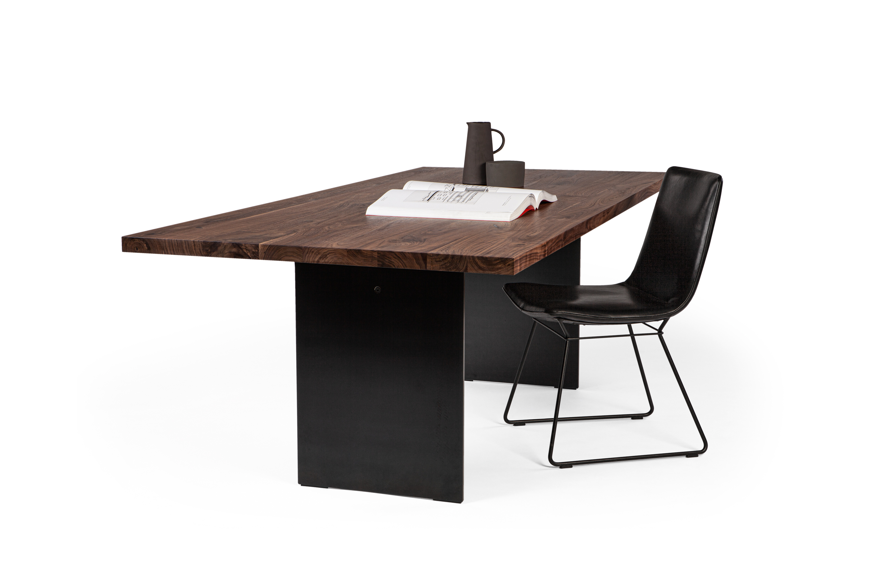 janua_sc41_tisch_indoor_basic_holz_amerikanischer_nussbaum_stahl_tiefschwarz_f_01